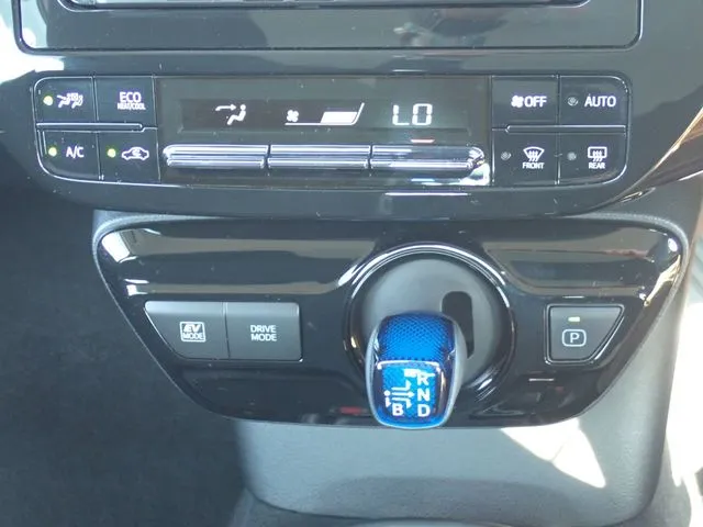 プリウス（トヨタ）の車両写真