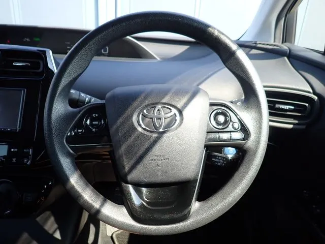 プリウス（トヨタ）の車両写真