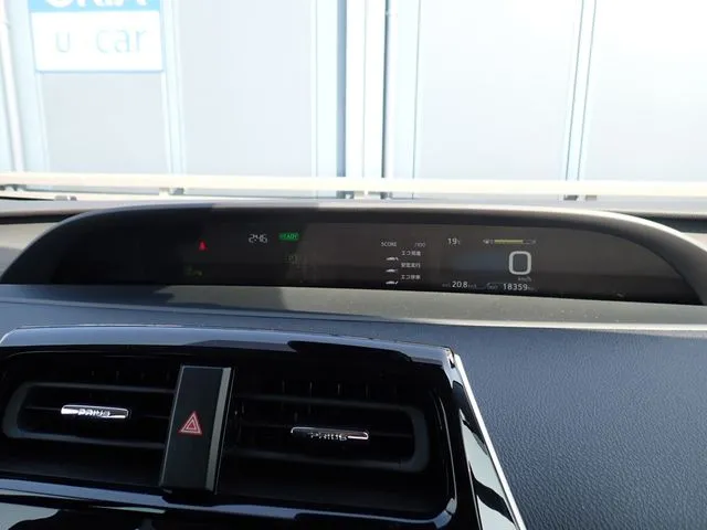 プリウス（トヨタ）の車両写真