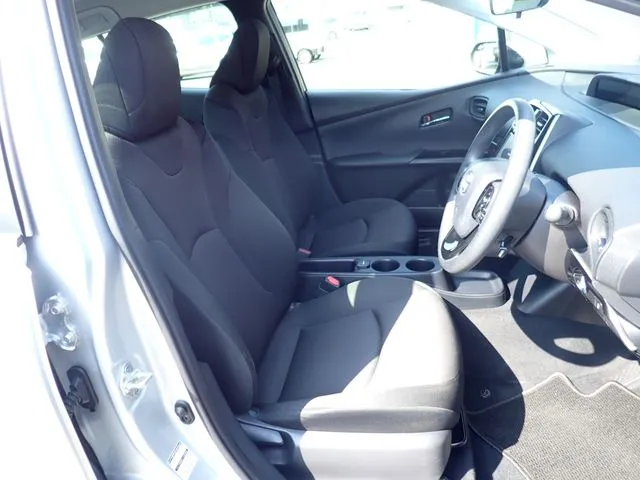 プリウス（トヨタ）の車両写真