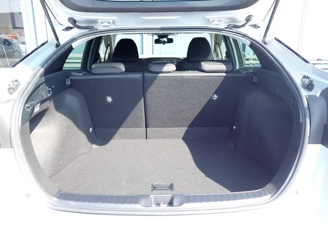 プリウス（トヨタ）の車両写真