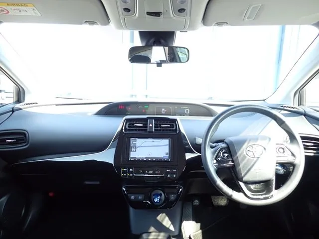 プリウス（トヨタ）の車両写真