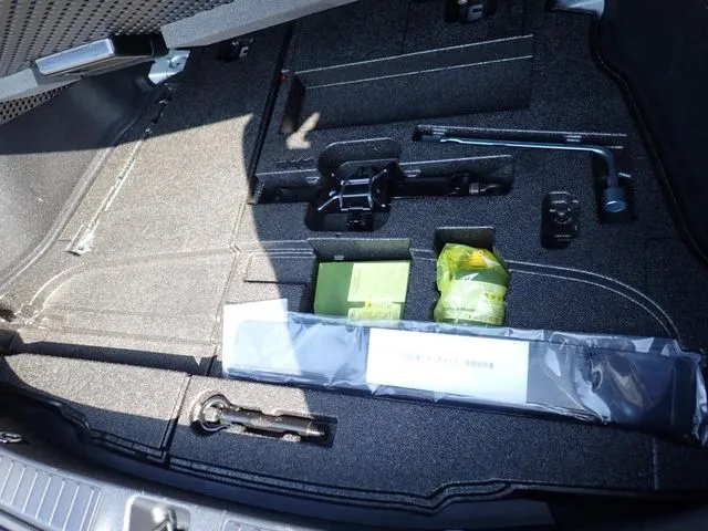 プリウス（トヨタ）の車両写真