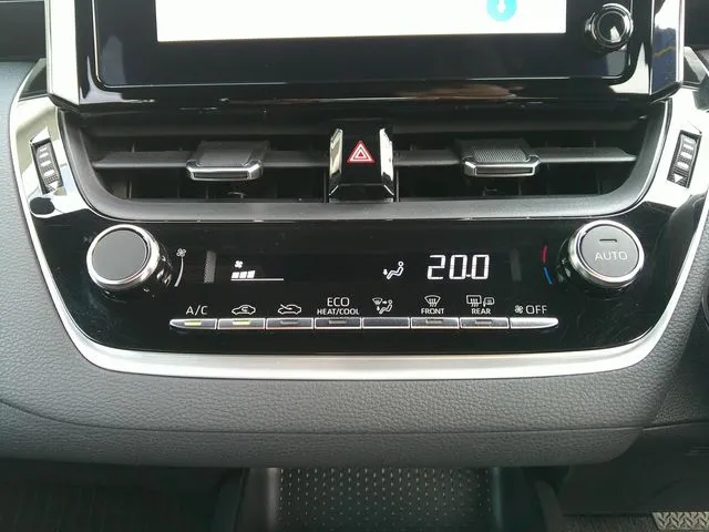 カローラスポーツ　ハイブリッド（トヨタ）の車両写真