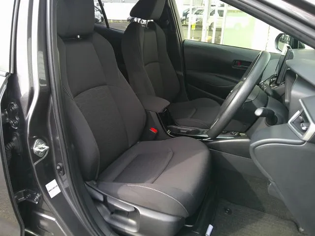 カローラスポーツ　ハイブリッド（トヨタ）の車両写真