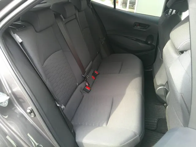 カローラスポーツ　ハイブリッド（トヨタ）の車両写真