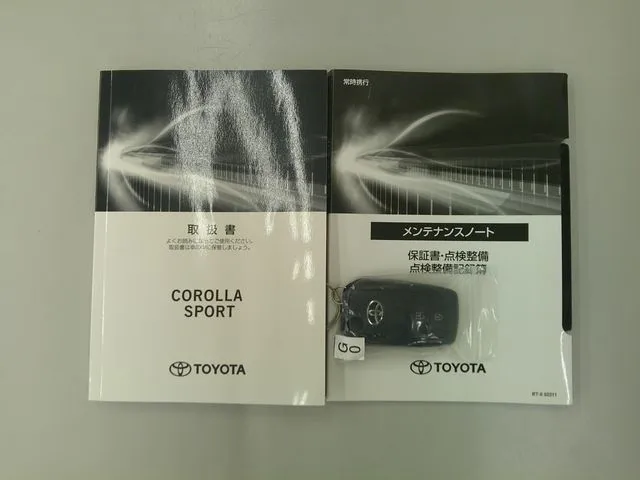 カローラスポーツ　ハイブリッド（トヨタ）の車両写真