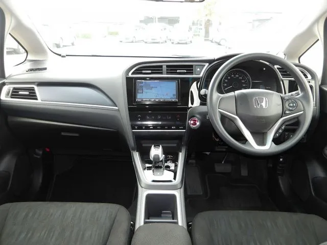 シャトル ハイブリッド(ホンダ)の車両写真