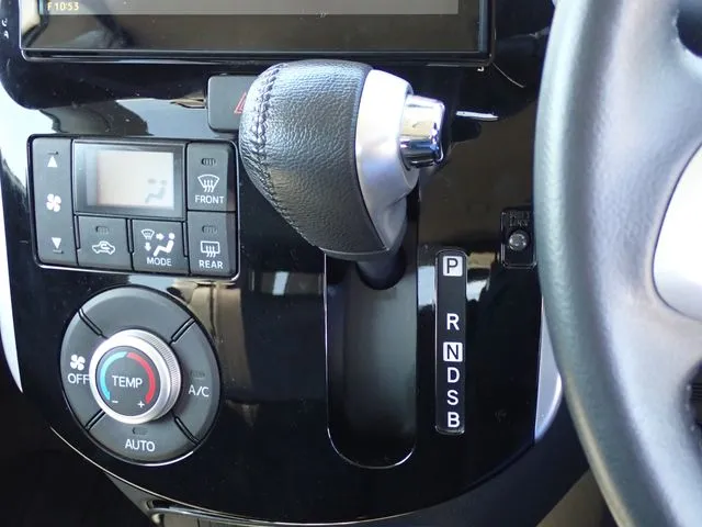 タント　カスタム（ダイハツ）の車両写真