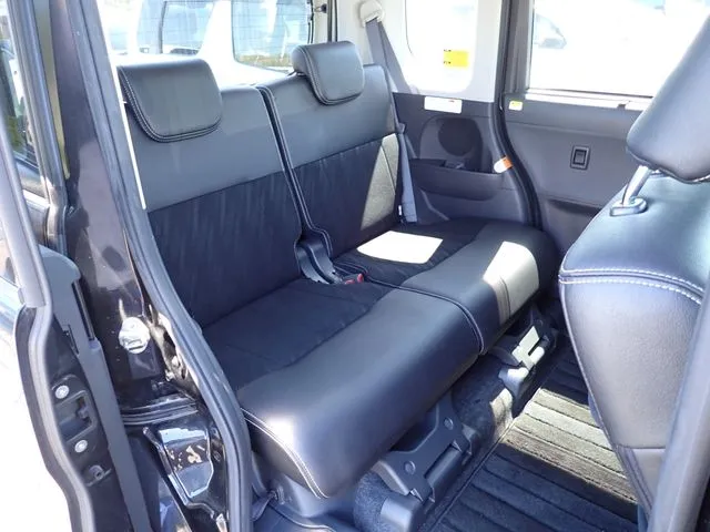 タント　カスタム（ダイハツ）の車両写真