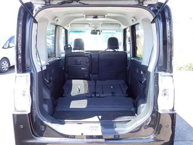 タント　カスタム（ダイハツ）の車両写真