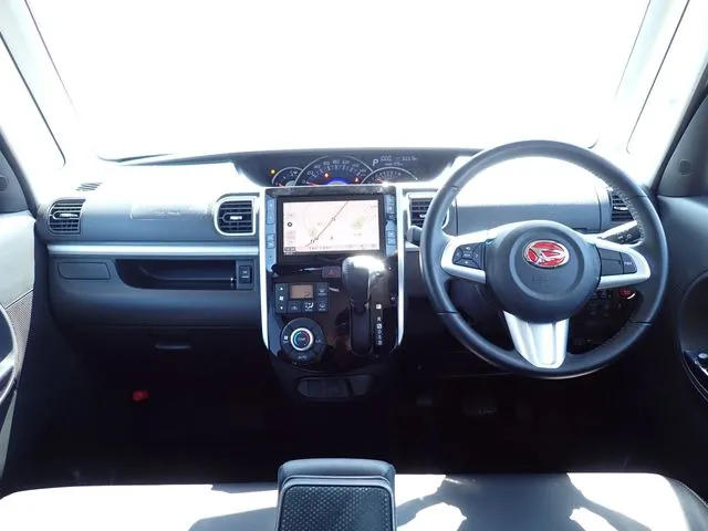 タント　カスタム（ダイハツ）の車両写真