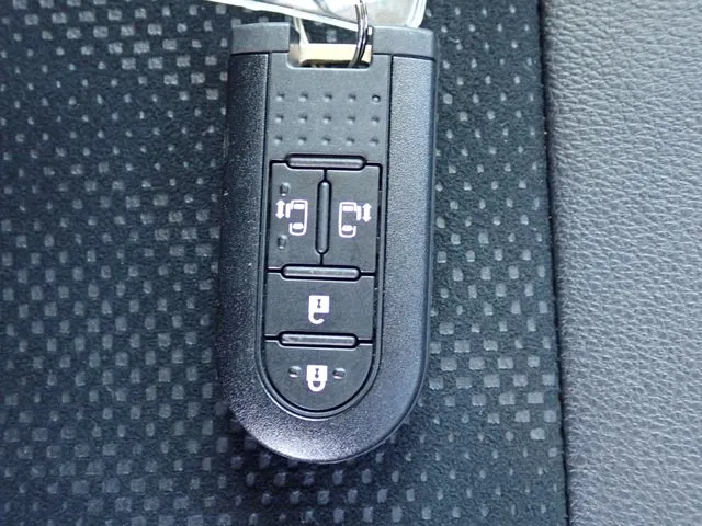 タント　カスタム（ダイハツ）の車両写真