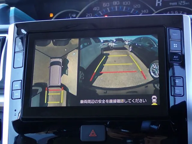 タント　カスタム（ダイハツ）の車両写真