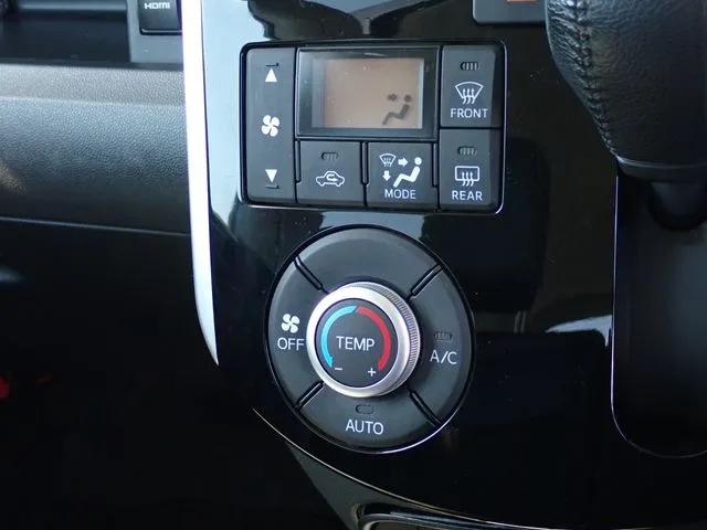 タント　カスタム（ダイハツ）の車両写真