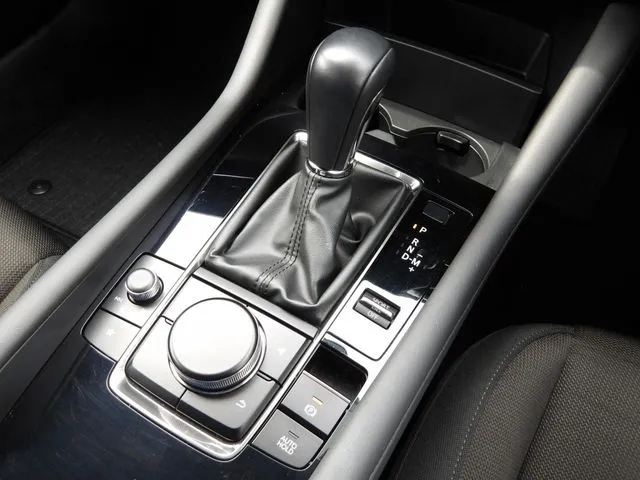 ＭＡＺＤＡ３　ファストバック（マツダ）の車両写真