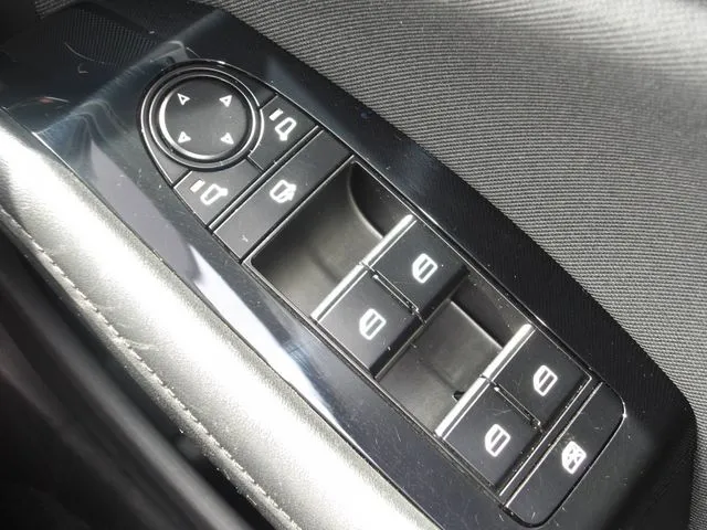 ＭＡＺＤＡ３　ファストバック（マツダ）の車両写真