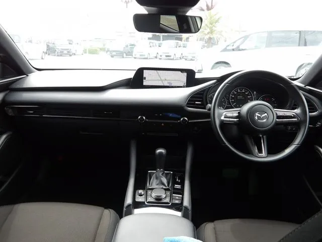 ＭＡＺＤＡ３　ファストバック（マツダ）の車両写真