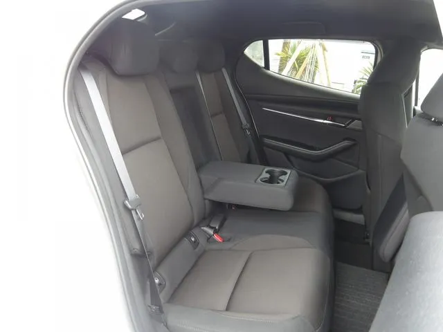 ＭＡＺＤＡ３　ファストバック（マツダ）の車両写真