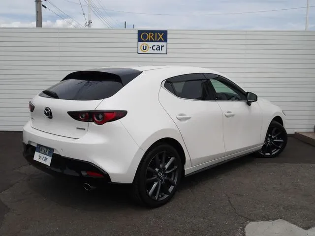 ＭＡＺＤＡ３　ファストバック（マツダ）の車両写真