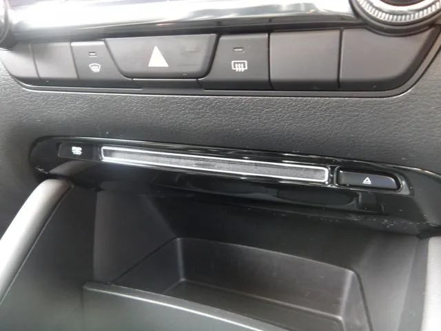 ＭＡＺＤＡ３　ファストバック（マツダ）の車両写真