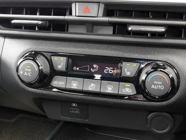 ニッサン ノート 4WD