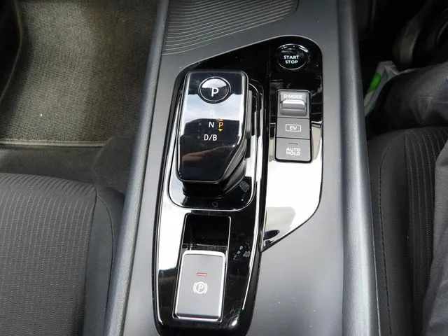 ニッサン ノート 4WD