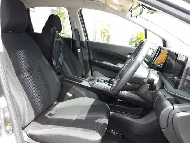 ニッサン ノート 4WD