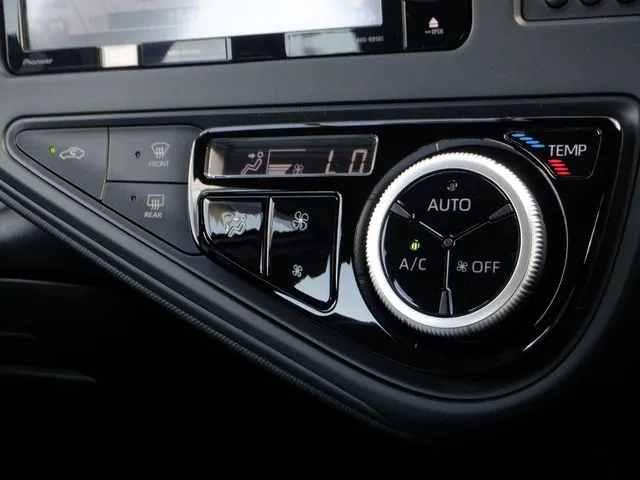 アクア（トヨタ）の車両写真