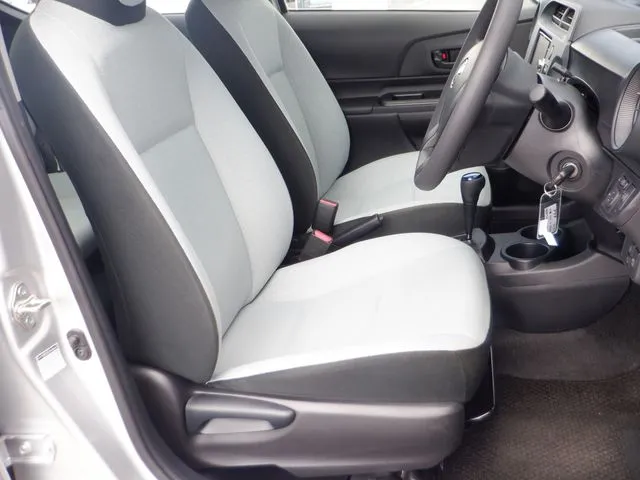 アクア（トヨタ）の車両写真