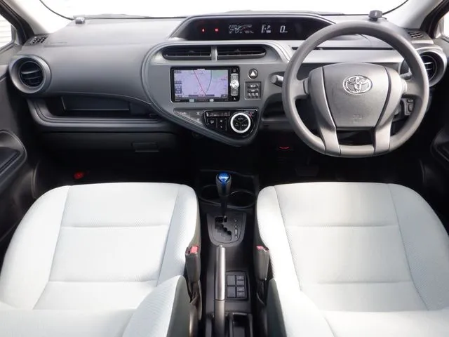 アクア（トヨタ）の車両写真