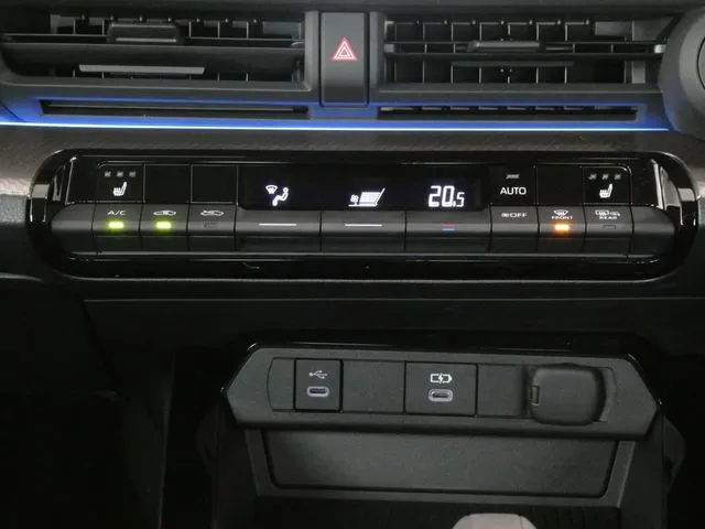 プリウス（トヨタ）の車両写真