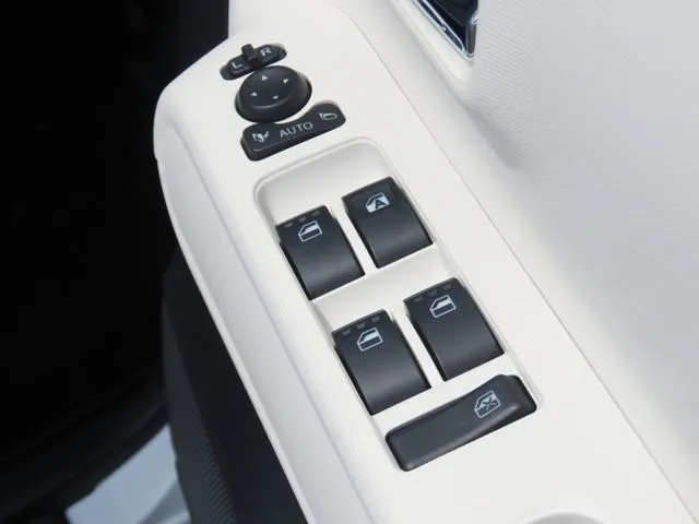 ムーヴ キャンバス(ダイハツ)の車両写真