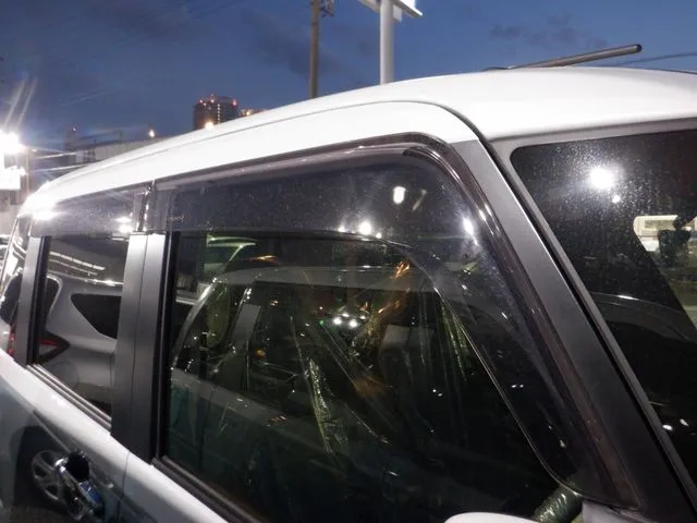 ムーヴ キャンバス(ダイハツ)の車両写真