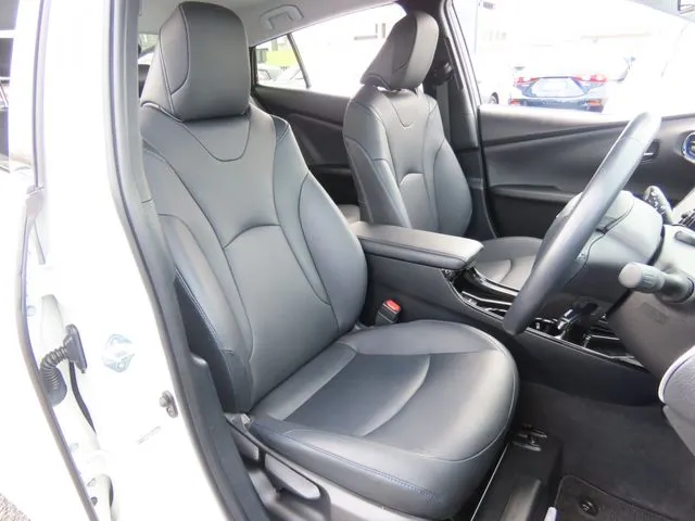 プリウス(トヨタ)の車両写真