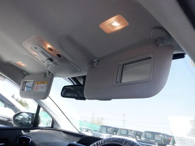 プリウス(トヨタ)の車両写真