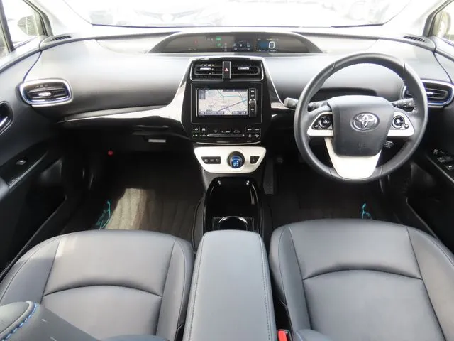 プリウス(トヨタ)の車両写真