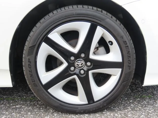 プリウス(トヨタ)の車両写真