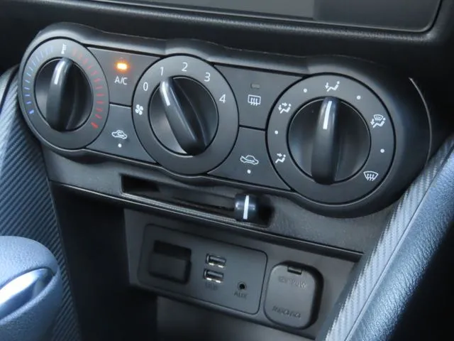 ＭＡＺＤＡ２（マツダ）の車両写真