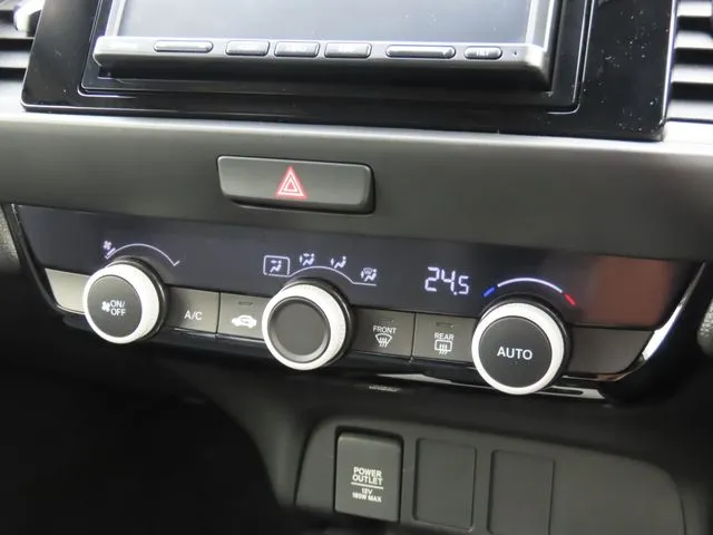 フィット　ｅ：ＨＥＶ（ホンダ）の車両写真