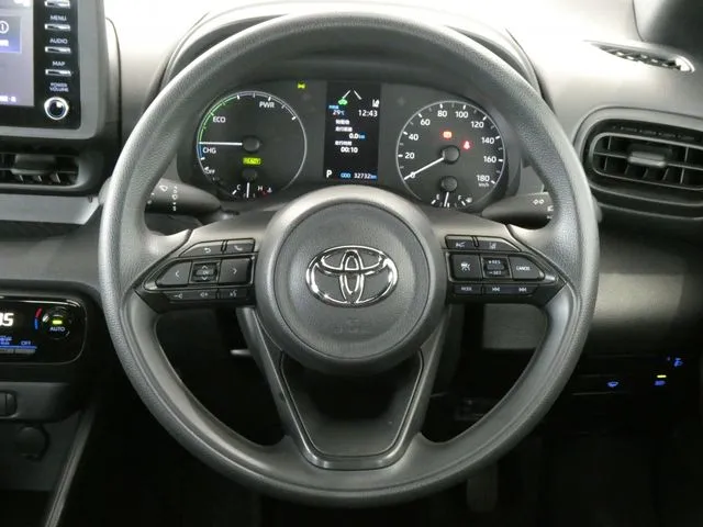 ヤリス　ハイブリッド（トヨタ）の車両写真