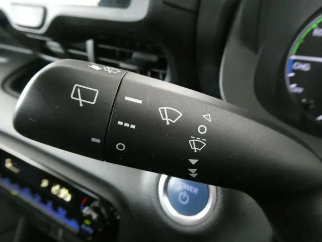 ヤリス　ハイブリッド（トヨタ）の車両写真