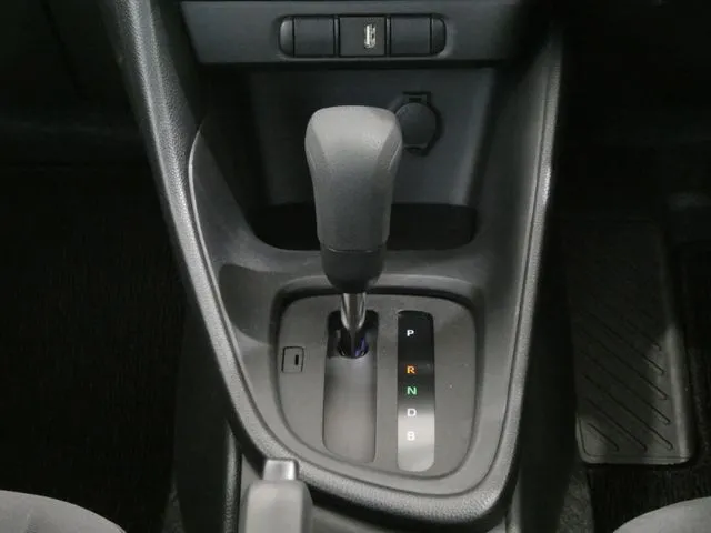 ヤリス　ハイブリッド（トヨタ）の車両写真