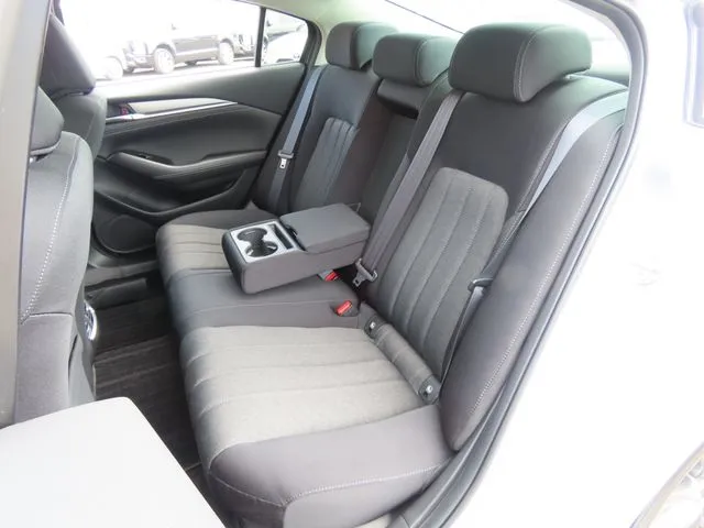 ＭＡＺＤＡ６　セダン（マツダ）の車両写真