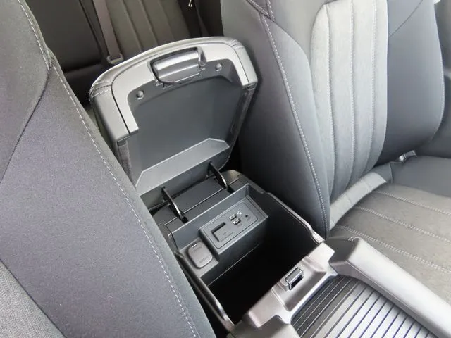 ＭＡＺＤＡ６　セダン（マツダ）の車両写真