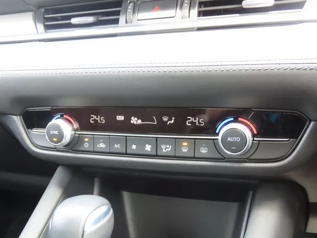 ＭＡＺＤＡ６　セダン（マツダ）の車両写真