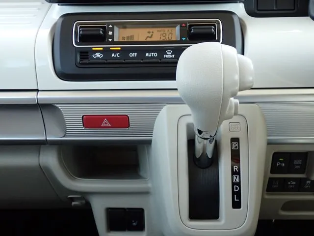 スペーシア（スズキ）の車両写真