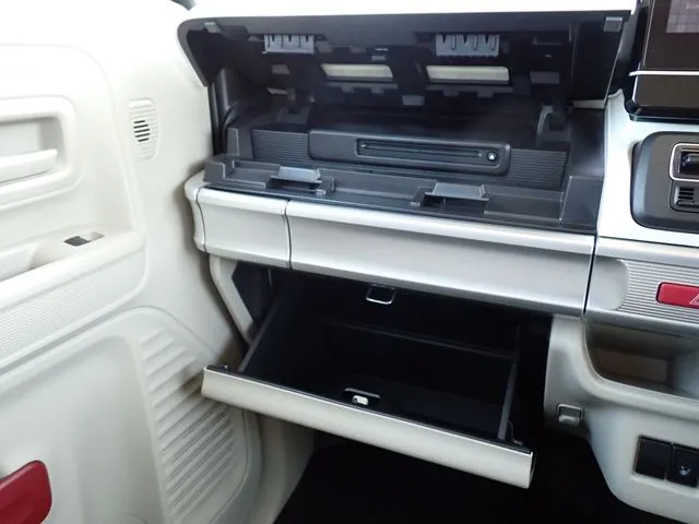 スペーシア（スズキ）の車両写真