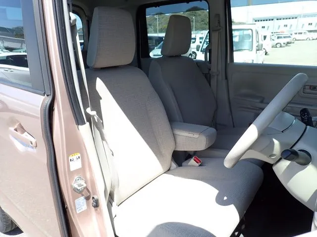 スペーシア（スズキ）の車両写真