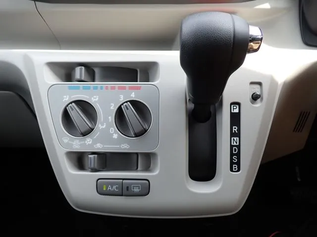 ミラ イース(ダイハツ)の車両写真